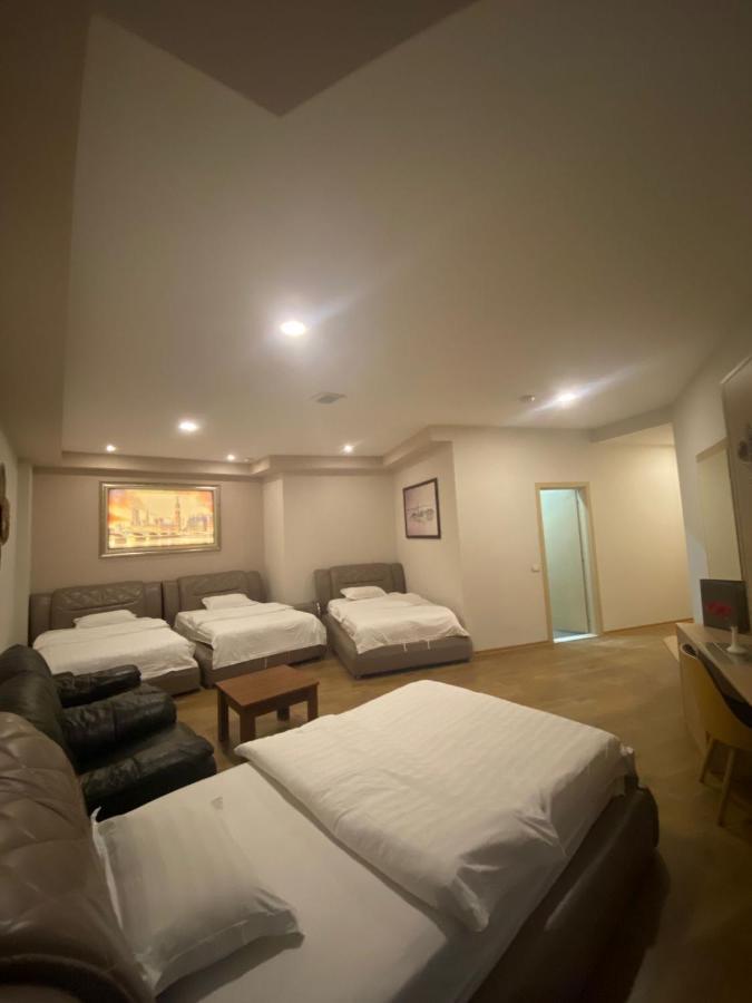 Park Hotel Tirana Yzberish ภายนอก รูปภาพ
