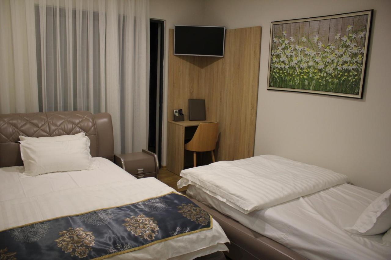 Park Hotel Tirana Yzberish ภายนอก รูปภาพ