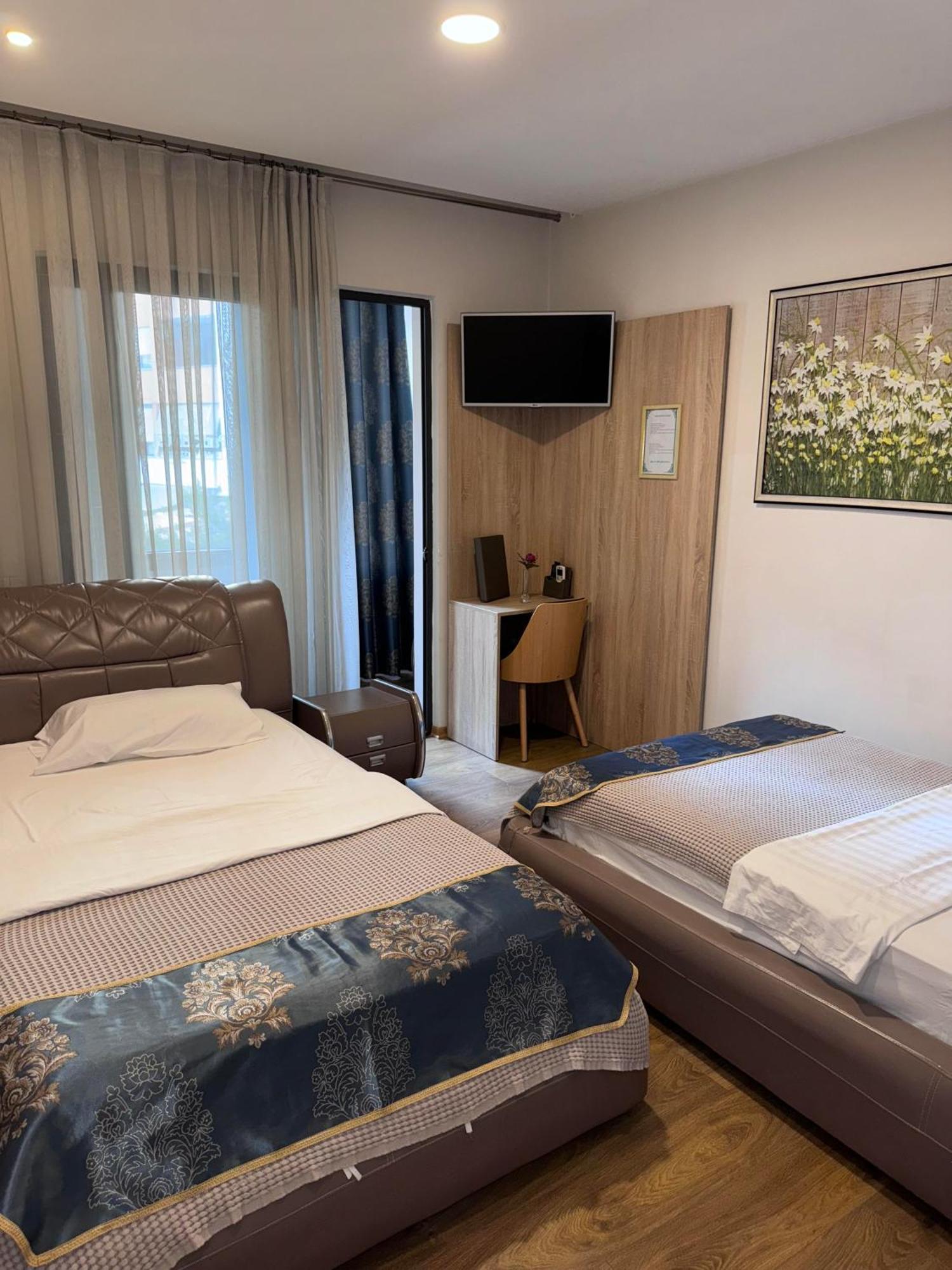 Park Hotel Tirana Yzberish ภายนอก รูปภาพ