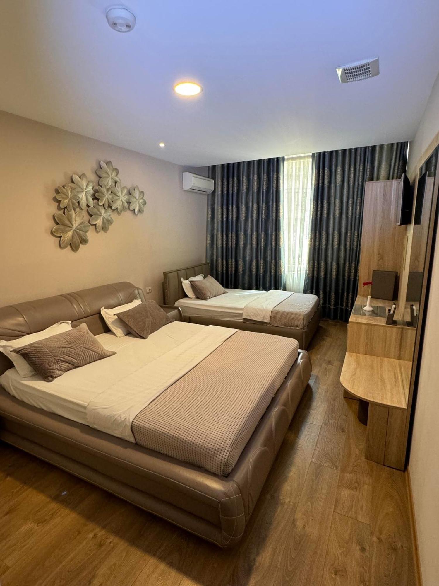 Park Hotel Tirana Yzberish ภายนอก รูปภาพ