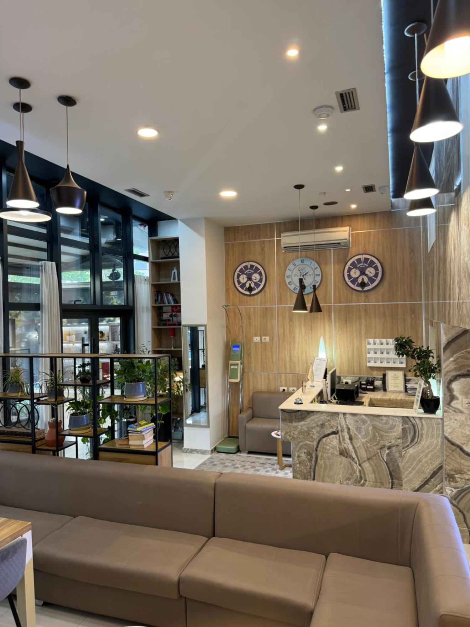 Park Hotel Tirana Yzberish ภายนอก รูปภาพ