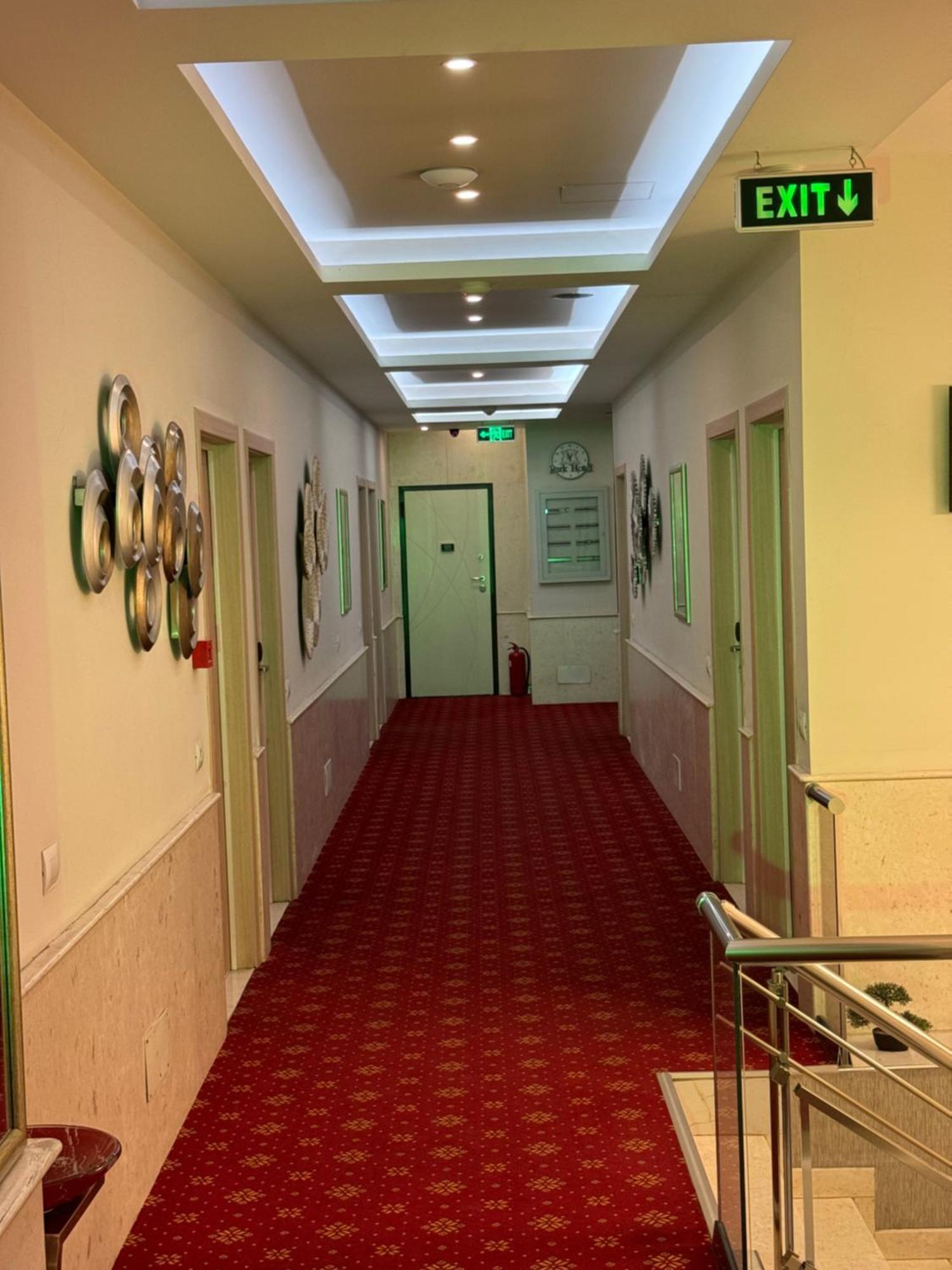 Park Hotel Tirana Yzberish ภายนอก รูปภาพ