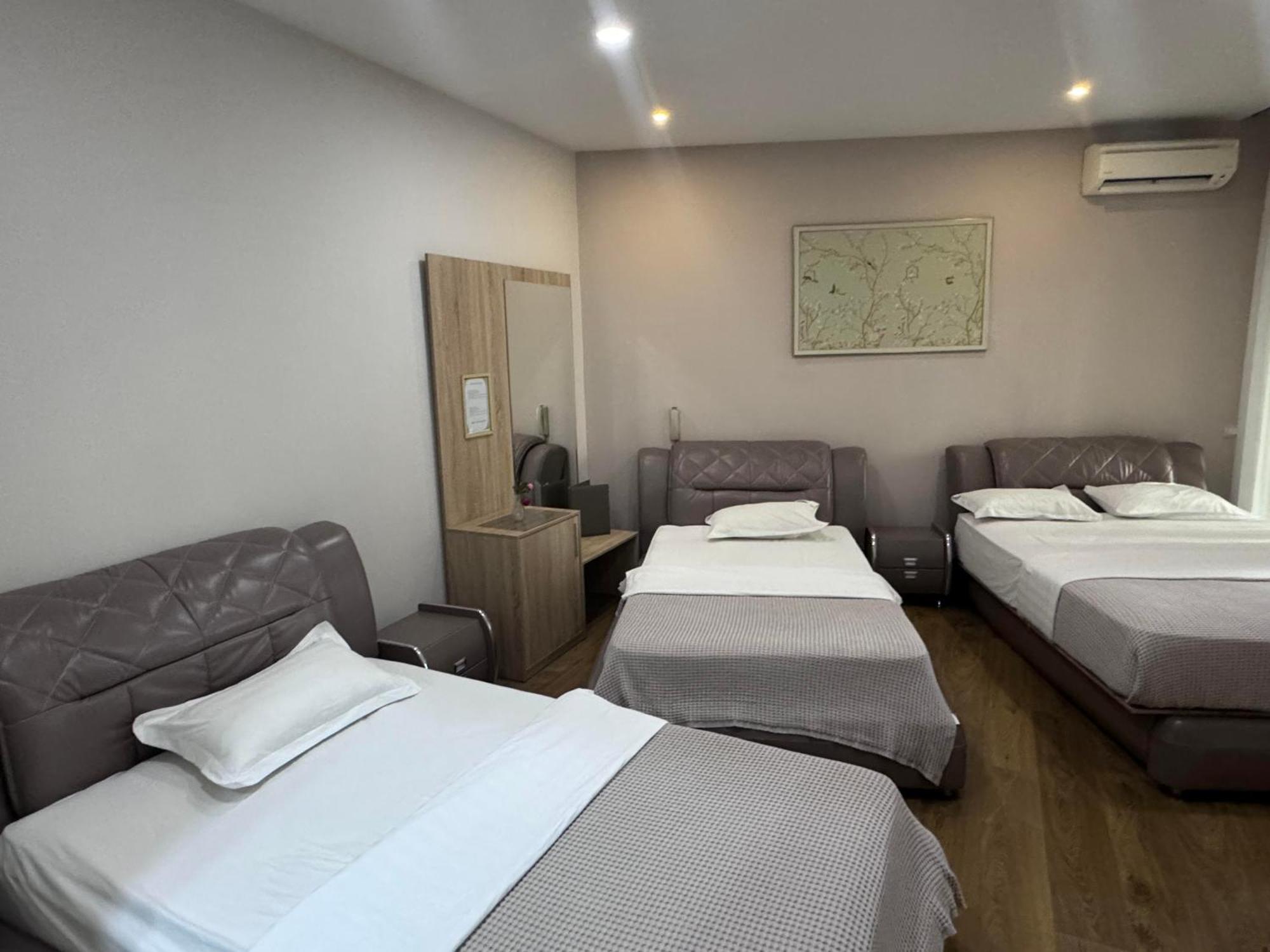 Park Hotel Tirana Yzberish ภายนอก รูปภาพ
