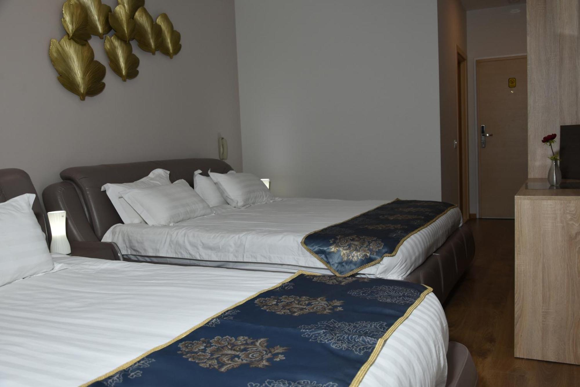 Park Hotel Tirana Yzberish ภายนอก รูปภาพ