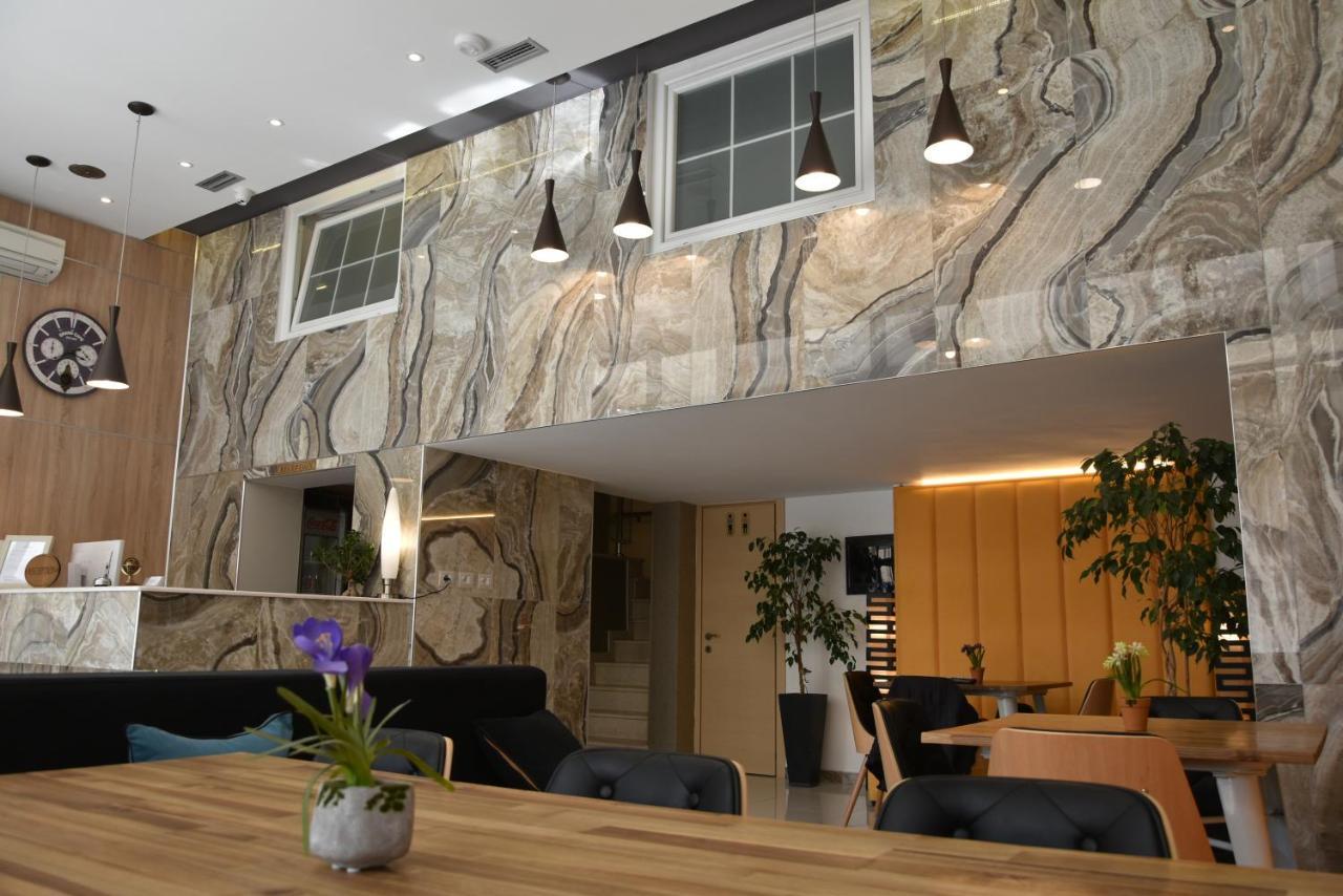 Park Hotel Tirana Yzberish ภายนอก รูปภาพ