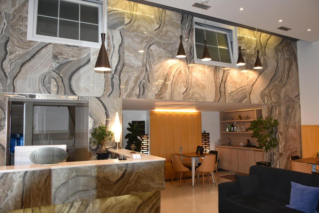 Park Hotel Tirana Yzberish ภายนอก รูปภาพ
